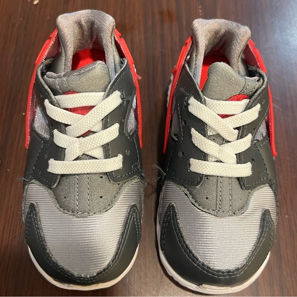 Toddler huarache sneakers. - Picture 1 of 4